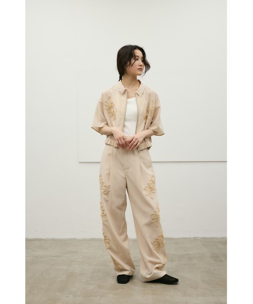 STYLEMIXER(スタイルミキサー)の「フラワーエンブロイダリータックパンツ(その他パンツ・レディース・ホワイト/ネイビー/ベージュ・MEDIUM/SMALL)」の17枚目の写真