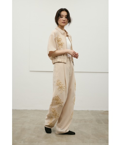 STYLEMIXER(スタイルミキサー)の「フラワーエンブロイダリータックパンツ(その他パンツ・レディース・ホワイト/ネイビー/ベージュ・MEDIUM/SMALL)」の18枚目の写真
