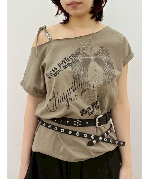 EVRIS(エヴリス)の「モチーフワンショルダーグラフィックトップス(Tシャツ/カットソー・レディース・ホワイト/ブラック/カーキ・FREE)」の3枚目の写真