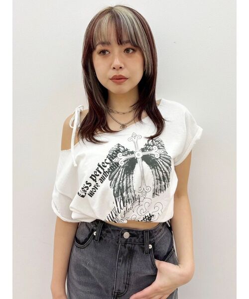 EVRIS(エヴリス)の「モチーフワンショルダーグラフィックトップス(Tシャツ/カットソー・レディース・ホワイト/ブラック/カーキ・FREE)」の4枚目の写真