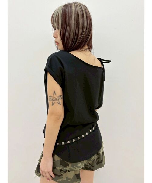 EVRIS(エヴリス)の「モチーフワンショルダーグラフィックトップス(Tシャツ/カットソー・レディース・ホワイト/ブラック/カーキ・FREE)」の14枚目の写真