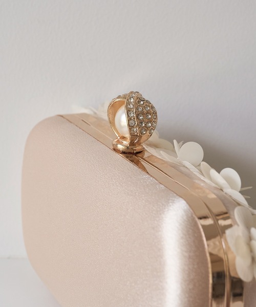 Leja(レジャ)の「【LEJA】スパンコール3Dフラワーパールビジュークラッチバッグ結婚式 パーティー 成人式 二次会 同窓会 お呼ばれ オケージョン 20代 30代(ハンドバッグ・レディース・ホワイト/ブラック/シルバー・FREE)」の10枚目の写真