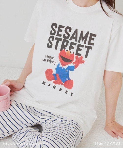 SESAME STREET(セサミストリート)の「【UNISEX】フォトTシャツ(SOCCER)(Tシャツ/カットソー・レディース・ホワイト/ブラック・M/L)」の1枚目の写真