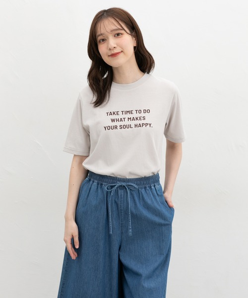 Honeys(ハニーズ)の「【ハニさら・接触冷感・吸水速乾・UVカット・遮熱】ロゴプリントTシャツ(Tシャツ/カットソー・レディース・オフホワイト/ボルドー/ブラック/ライトベージュ/スミクロ/ブラウン・LL/S/L/M)」の10枚目の写真