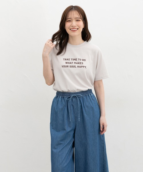 Honeys(ハニーズ)の「【ハニさら・接触冷感・吸水速乾・UVカット・遮熱】ロゴプリントTシャツ(Tシャツ/カットソー・レディース・オフホワイト/ボルドー/ブラック/ライトベージュ/スミクロ/ブラウン・LL/S/L/M)」の11枚目の写真