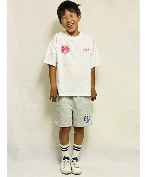 GAP(ギャップ)の「FIFA WORLD CUP(TM) グラフィックTシャツ (キッズ)(Tシャツ/カットソー・キッズ・ブルー/ライトグレー/ブラック/ホワイト/オフホワイト/ライトブルー/イエロー・110cm/120cm/160cm/130cm/140cm/150cm)」の12枚目の写真