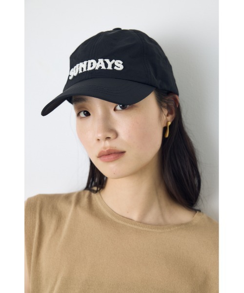 AZUL by moussy(アズールバイマウジー)の「ナイロン刺繍ロゴキャップ(キャップ・レディース・ベージュ/ネイビー/ブラック・FREE)」の2枚目の写真