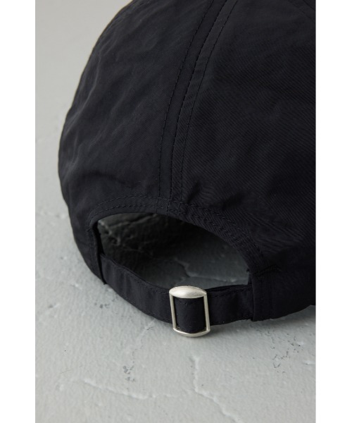 AZUL by moussy(アズールバイマウジー)の「ナイロン刺繍ロゴキャップ(キャップ・レディース・ベージュ/ネイビー/ブラック・FREE)」の18枚目の写真