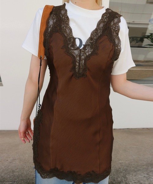 Ameri(アメリ)の「LACY SATIN TUNIC LAYERED TOP(キャミソール・レディース・ネイビー/アイボリー/ボルドー/ブラウン・FREE)」の3枚目の写真