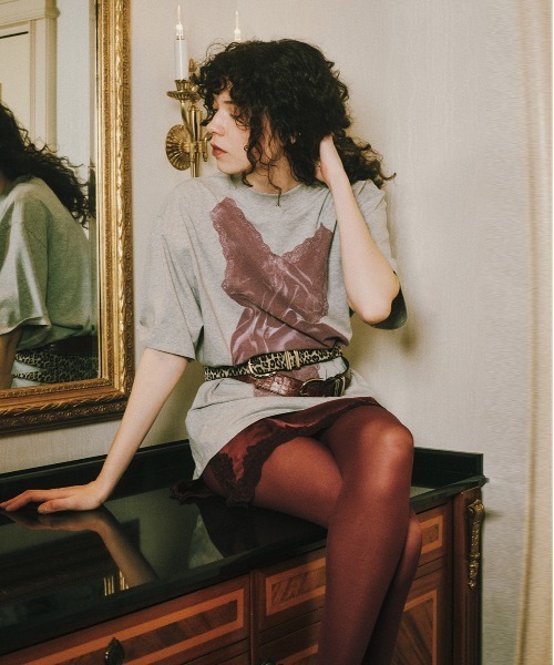 Ameri(アメリ)の「LACY SATIN TUNIC LAYERED TOP(キャミソール・レディース・ネイビー/アイボリー/ボルドー/ブラウン・FREE)」の18枚目の写真
