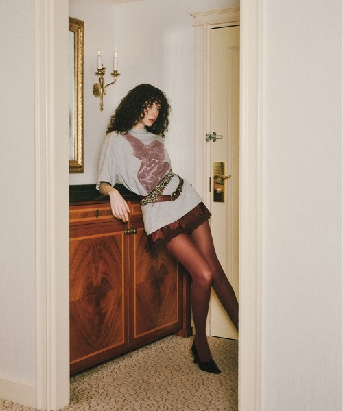 Ameri(アメリ)の「LACY SATIN TUNIC LAYERED TOP(キャミソール・レディース・ネイビー/アイボリー/ボルドー/ブラウン・FREE)」の19枚目の写真