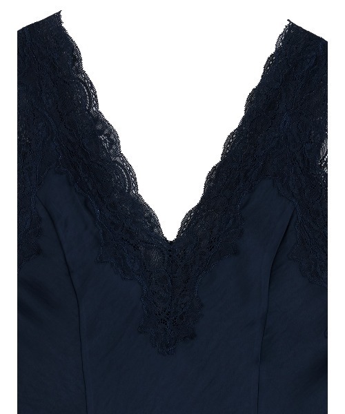 Ameri(アメリ)の「LACY SATIN TUNIC LAYERED TOP(キャミソール・レディース・ネイビー/アイボリー/ボルドー/ブラウン・FREE)」の8枚目の写真