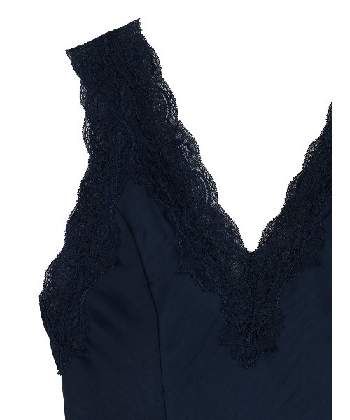 Ameri(アメリ)の「LACY SATIN TUNIC LAYERED TOP(キャミソール・レディース・ネイビー/アイボリー/ボルドー/ブラウン・FREE)」の9枚目の写真