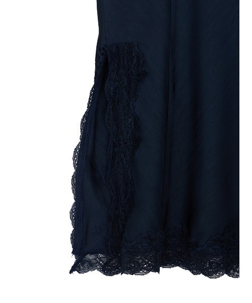 Ameri(アメリ)の「LACY SATIN TUNIC LAYERED TOP(キャミソール・レディース・ネイビー/アイボリー/ボルドー/ブラウン・FREE)」の11枚目の写真