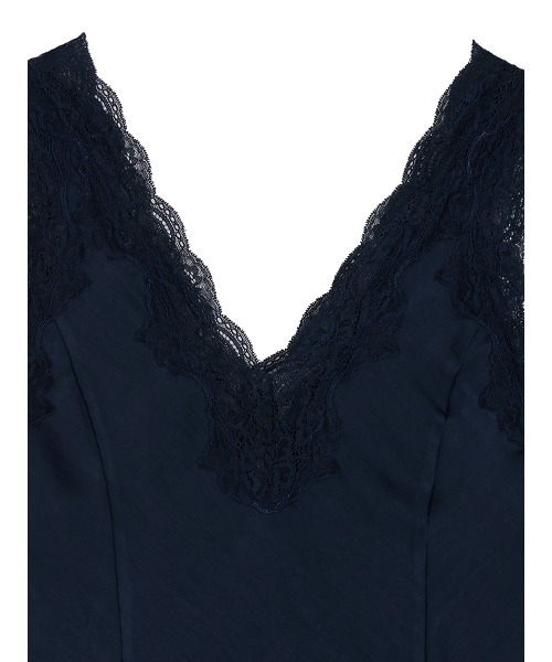 Ameri(アメリ)の「LACY SATIN TUNIC LAYERED TOP(キャミソール・レディース・ネイビー/アイボリー/ボルドー/ブラウン・FREE)」の13枚目の写真