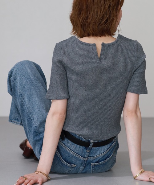 OMNES(オムネス)の「接触冷感 後ろV開きリブカットソー 半端袖(Tシャツ/カットソー・レディース・ラベンダー/グレー・FREE)」の15枚目の写真