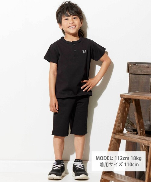 WASK(ワスク)の「【接触冷感】ヘンリーネックTシャツ&パンツセット(110~160cm)(セットアップ・キッズ・ブラック・140cm/160cm/130cm/150cm)」の2枚目の写真