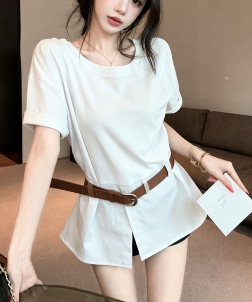 2ly2（トゥーリートゥー）の「ベルト付き セットアップ風 半袖Tシャツ ショートパンツ風 ブラウジングデザイン（シャツ/ブラウス・レディース・カーキ/ホワイト・FREE）」の3枚目の写真