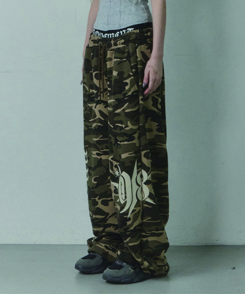 UPDRAFT（アップドラフト）の「CAMO PRINT WIDE TRACK PANTS [BROWN]（スウェットパンツ・レディース・その他・FREE）」の2枚目の写真
