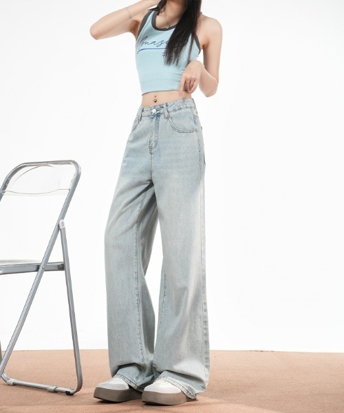 AMAJI（アマジ）の「スリムストレート デニムパンツ（デニムパンツ・レディース・ライトブルー・SMALL/MEDIUM/LARGE/X-LARGE）」の3枚目の写真