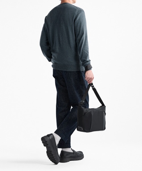 TUMI(トゥミ)の「TUMI AXIS ミディアム・クロスボディ(ショルダーバッグ・メンズ・ネイビー/ブラック・FREE)」の7枚目の写真