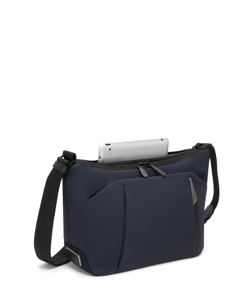 TUMI(トゥミ)の「TUMI AXIS ミディアム・クロスボディ(ショルダーバッグ・メンズ・ネイビー/ブラック・FREE)」の16枚目の写真