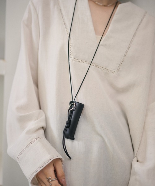 LAULEN(ローレン)の「leather like lip case necklace /レザーライクリップケースネックレス(ネックレス・レディース・ブラック/グレー・FREE)」の1枚目の写真