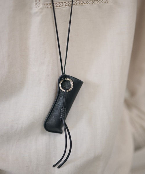 LAULEN(ローレン)の「leather like lip case necklace /レザーライクリップケースネックレス(ネックレス・レディース・ブラック/グレー・FREE)」の7枚目の写真