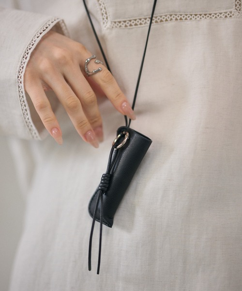 LAULEN(ローレン)の「leather like lip case necklace /レザーライクリップケースネックレス(ネックレス・レディース・ブラック/グレー・FREE)」の6枚目の写真