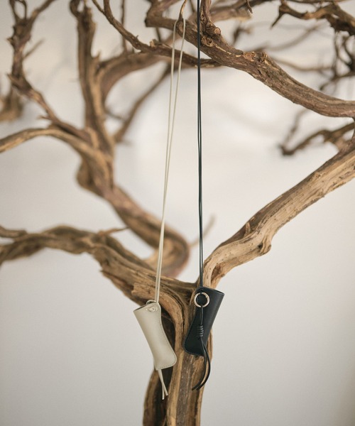 LAULEN(ローレン)の「leather like lip case necklace /レザーライクリップケースネックレス(ネックレス・レディース・ブラック/グレー・FREE)」の16枚目の写真