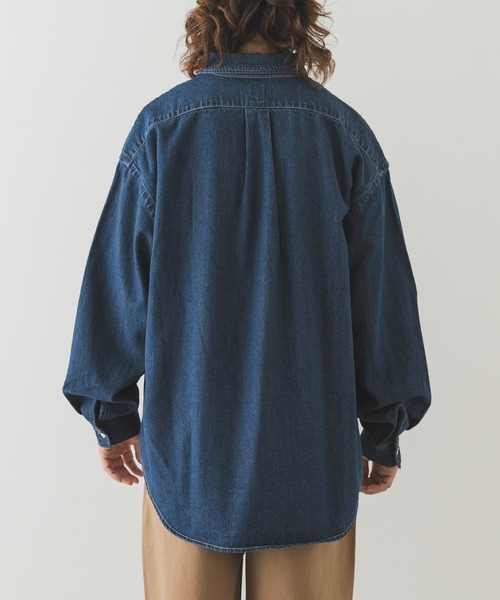 URBAN RESEARCH Sonny Label（アーバンリサーチサニーレーベル）の「オーバーサイズデニムボタンダウンシャツ（シャツ/ブラウス・メンズ・ブラック/インディゴブルー・MEDIUM/LARGE）」の13枚目の写真