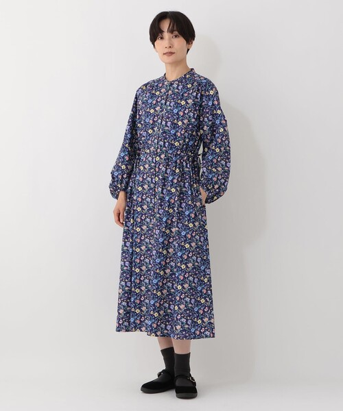 Afternoon Tea(アフタヌーンティー)の「【Afternoon Tea別注】サイドリボンギャザーワンピース/リバティプリント(ワンピース・レディース・ネイビー・MEDIUM)」の1枚目の写真