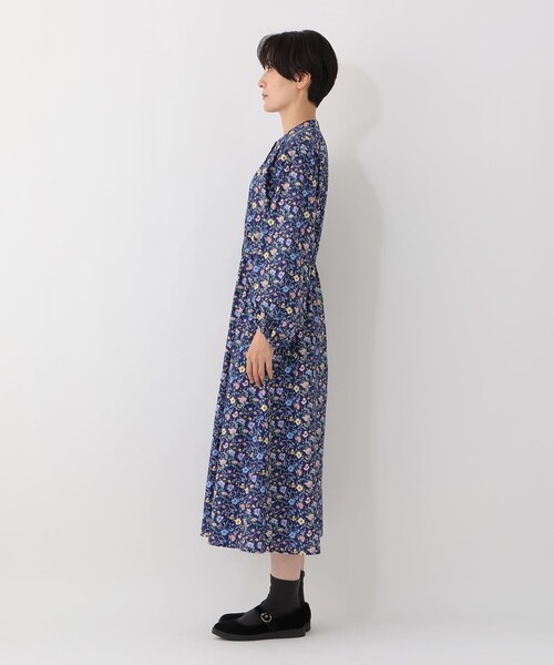 Afternoon Tea(アフタヌーンティー)の「【Afternoon Tea別注】サイドリボンギャザーワンピース/リバティプリント(ワンピース・レディース・ネイビー・MEDIUM)」の6枚目の写真