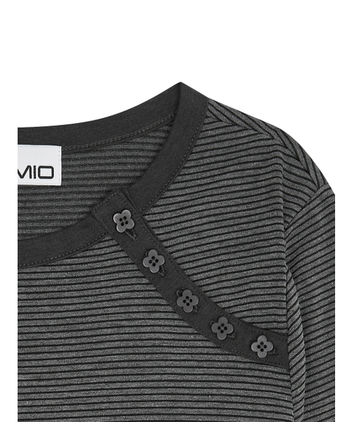 TUOMIO（トゥオミオ）の「STRIPE BUTTON POCKET LONG SLEEVE [CHARCOAL]（Tシャツ/カットソー・レディース・その他・1/2）」の3枚目の写真