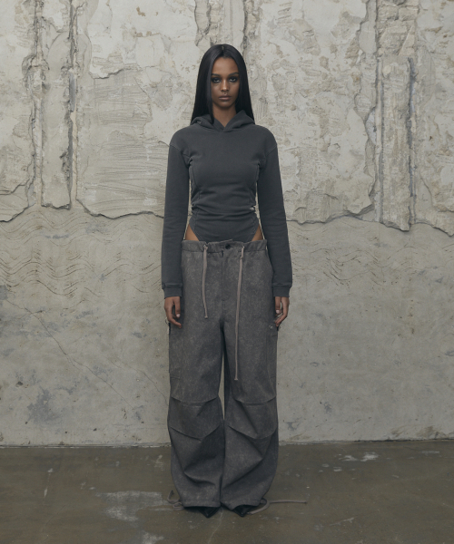 VOONT(ブント)の「Slim-Fit Hood Bodysuit (CHARCOAL)(パーカー・レディース・チャコールグレー・OS)」の11枚目の写真