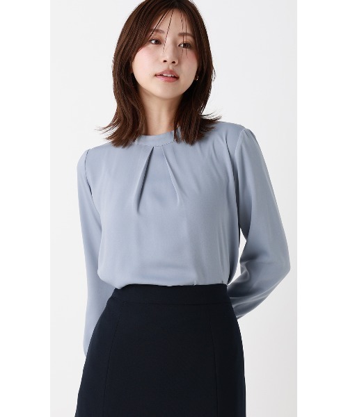 AOYAMA(アオヤマ)の「ハイネックタックブラウス【美ジ楽ブラウス】【9分袖】(シャツ/ブラウス・レディース・オフホワイト/モカ/サックスブルー・S/LL/L/M)」の3枚目の写真