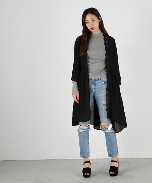 MOUSSY（マウジー）の「LACE COMBI CIFFON LONG GOWNⅡ（カーディガン/ボレロ・レディース・ホワイト/ピンク/ブラック・FREE）」の2枚目の写真