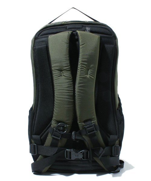 BEAMS BOY（ビームスボーイ）の「ARC'TERYX / “MANTIS 26”（バックパック/リュック・レディース・チャコールグレー/ブラック/ブルー系その他/ワイン/オリーブ/ネイビー/オレンジ/グリーン/ダークグリーン・ONE SIZE）」の13枚目の写真