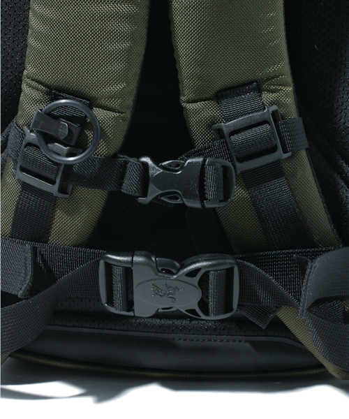 BEAMS BOY（ビームスボーイ）の「ARC'TERYX / “MANTIS 26”（バックパック/リュック・レディース・チャコールグレー/ブラック/ブルー系その他/ワイン/オリーブ/ネイビー/オレンジ/グリーン/ダークグリーン・ONE SIZE）」の15枚目の写真