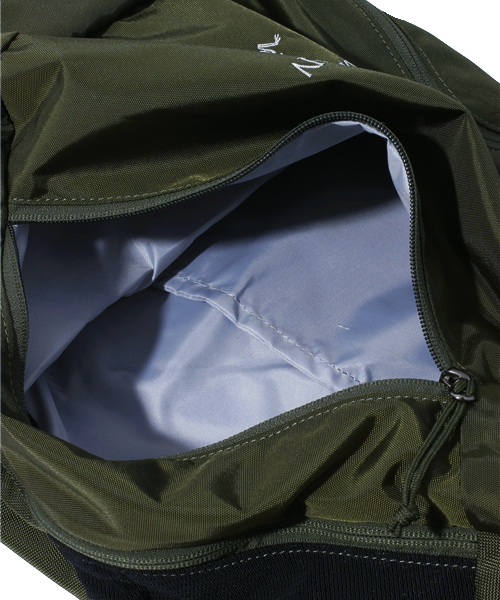 BEAMS BOY（ビームスボーイ）の「ARC'TERYX / “MANTIS 26”（バックパック/リュック・レディース・チャコールグレー/ブラック/ブルー系その他/ワイン/オリーブ/ネイビー/オレンジ/グリーン/ダークグリーン・ONE SIZE）」の20枚目の写真