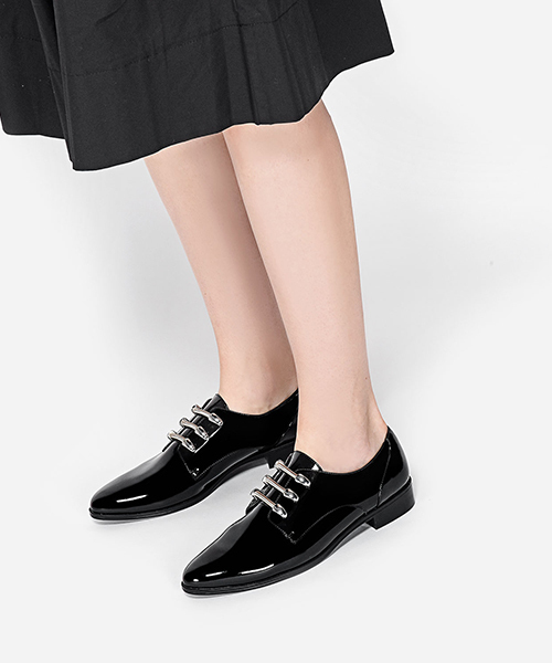 CHARLES & KEITH(チャールズ & キース)の「メタリックハードウェアオックスフォード / METALLIC HARDWARE OXFORDS(ローファー・レディース・ブラック/ネイビー・22.5cm/24.5cm/23cm/23.5cm/25cm)」の3枚目の写真