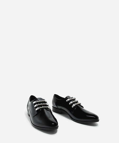 CHARLES & KEITH(チャールズ & キース)の「メタリックハードウェアオックスフォード / METALLIC HARDWARE OXFORDS(ローファー・レディース・ブラック/ネイビー・22.5cm/24.5cm/23cm/23.5cm/25cm)」の4枚目の写真