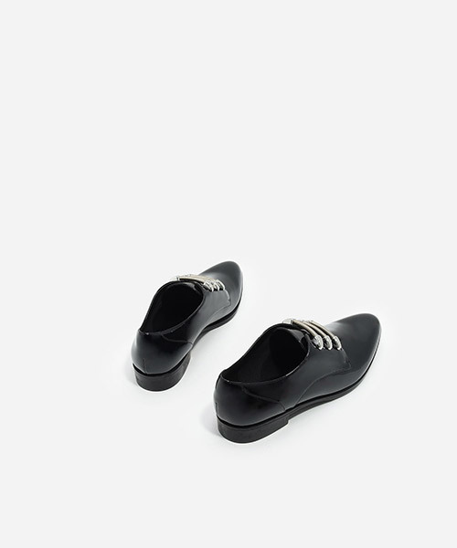 CHARLES & KEITH(チャールズ & キース)の「メタリックハードウェアオックスフォード / METALLIC HARDWARE OXFORDS(ローファー・レディース・ブラック/ネイビー・22.5cm/24.5cm/23cm/23.5cm/25cm)」の5枚目の写真