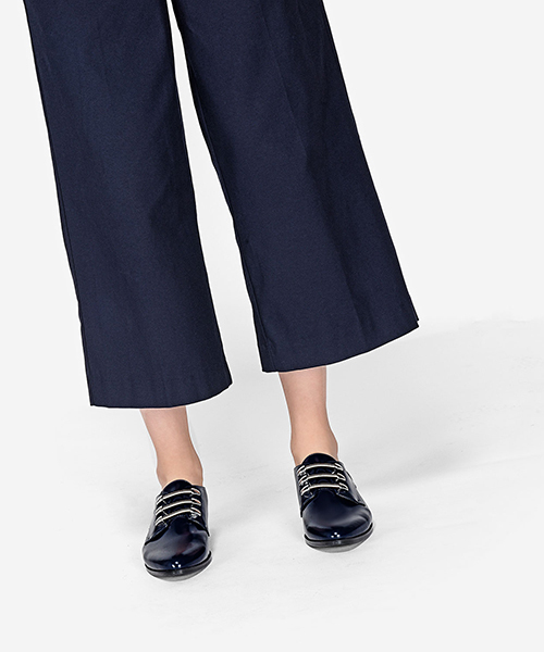 CHARLES & KEITH(チャールズ & キース)の「メタリックハードウェアオックスフォード / METALLIC HARDWARE OXFORDS(ローファー・レディース・ブラック/ネイビー・22.5cm/24.5cm/23cm/23.5cm/25cm)」の8枚目の写真