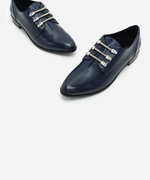 CHARLES & KEITH(チャールズ & キース)の「メタリックハードウェアオックスフォード / METALLIC HARDWARE OXFORDS(ローファー・レディース・ブラック/ネイビー・22.5cm/24.5cm/23cm/23.5cm/25cm)」の9枚目の写真