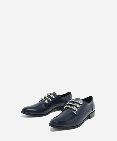 CHARLES & KEITH(チャールズ & キース)の「メタリックハードウェアオックスフォード / METALLIC HARDWARE OXFORDS(ローファー・レディース・ブラック/ネイビー・22.5cm/24.5cm/23cm/23.5cm/25cm)」の10枚目の写真