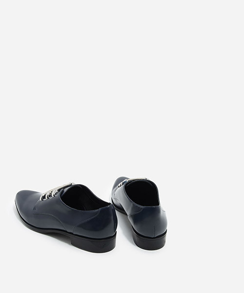 CHARLES & KEITH(チャールズ & キース)の「メタリックハードウェアオックスフォード / METALLIC HARDWARE OXFORDS(ローファー・レディース・ブラック/ネイビー・22.5cm/24.5cm/23cm/23.5cm/25cm)」の11枚目の写真