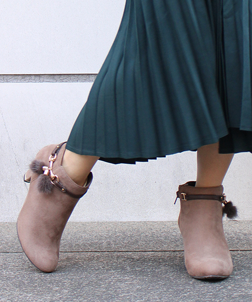 JELLY BEANS(ジェリービーンズ)の「2wayミンクファー金具ベルトブーツ(204-2291)JELLY BEANS(ジェリービーンズ)(ブーツ・レディース・ブラック/ブラック系その他/グレイッシュベージュ・LL/SS/S/M/L)」の3枚目の写真