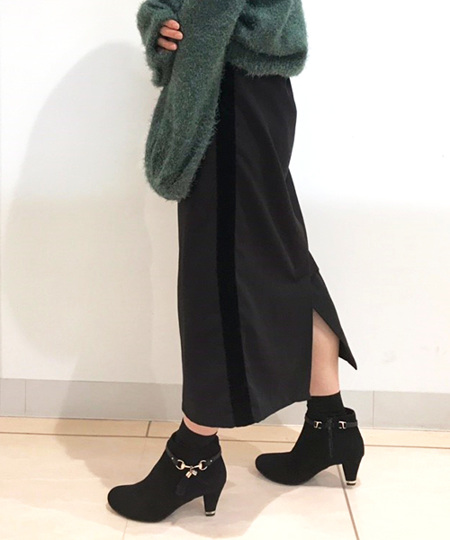 JELLY BEANS(ジェリービーンズ)の「2wayミンクファー金具ベルトブーツ(204-2291)JELLY BEANS(ジェリービーンズ)(ブーツ・レディース・ブラック/ブラック系その他/グレイッシュベージュ・LL/SS/S/M/L)」の1枚目の写真