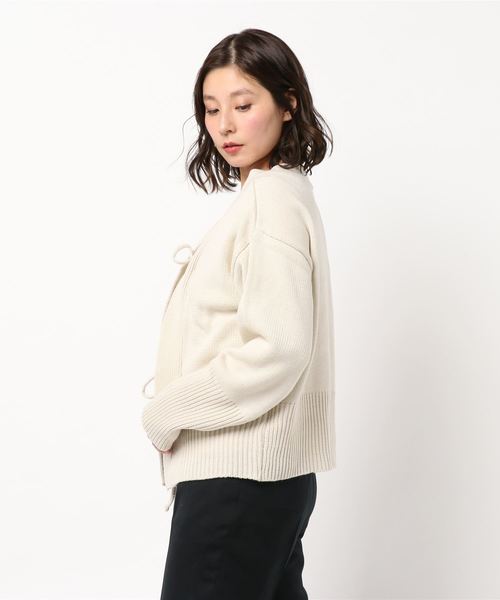 KOBE LETTUCE(コウベレタス)の「トップス⇔カーディガンの2wayバックシャンニット(カーディガン/ボレロ・レディース・グレー/アイボリー/モカ/ブラック・FREE)」の5枚目の写真